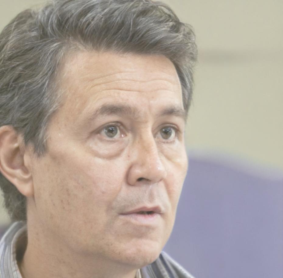 Carlos Mendoza, experto en inversiones personales y ahorro inteligente
